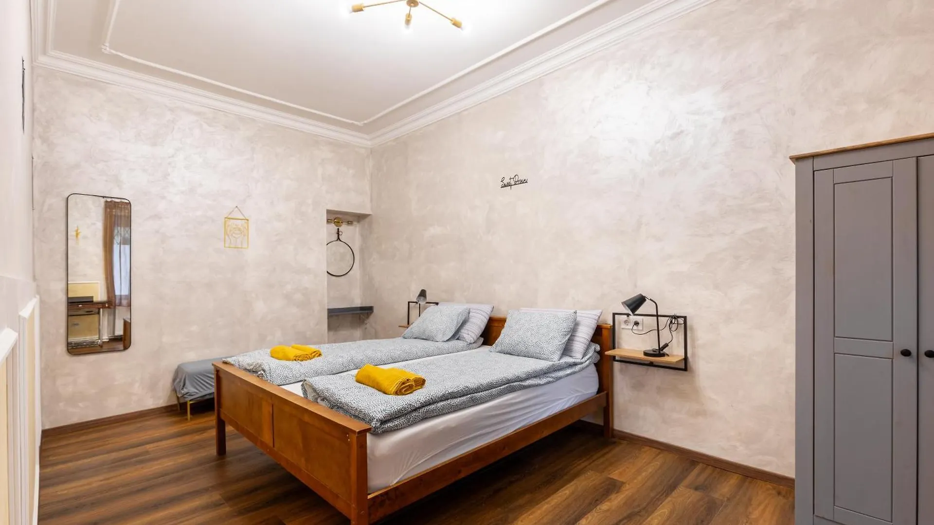Mari&Emi Flat In Corvin Apartamento Budapeste